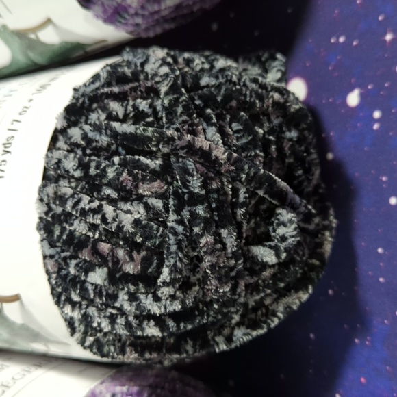 RARE! 2 Brand New Skeins Loops & Threads Chenille Home Slim Yarn Black Tweed - Picture 2 of 5
